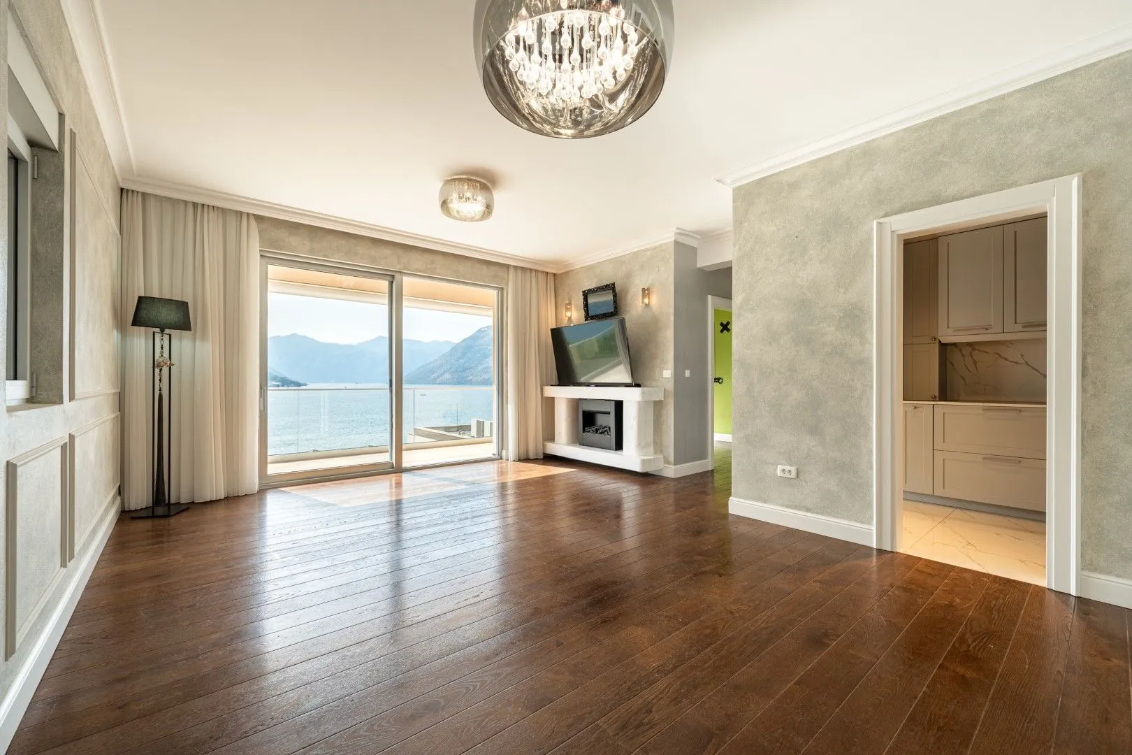 Prodaja, dvosoban stan, 168m², Dobrota, Kotor
