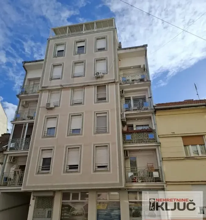 Izdavanje, garsonjera, 25m², Centar, Novi Sad