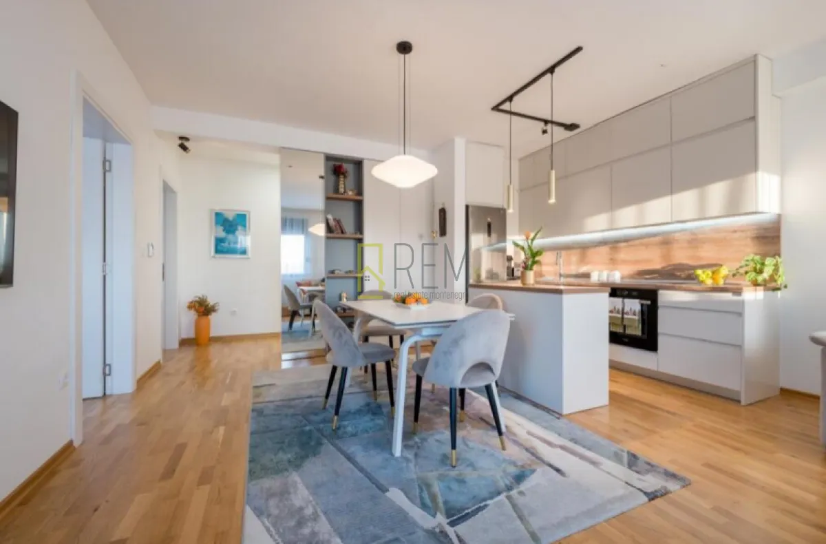 Prodaja, dvosoban stan, 63m², Tivat, Crna Gora