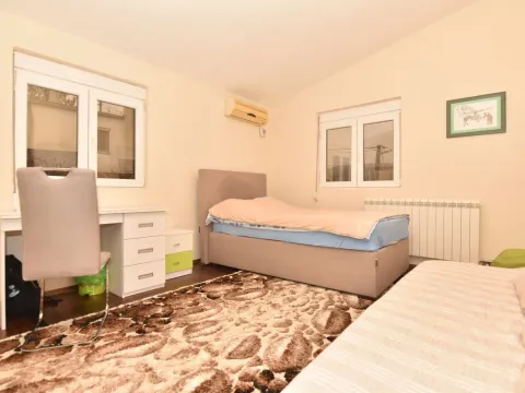 Sale, house, 175m², Podgorica, Crna Gora - image 14