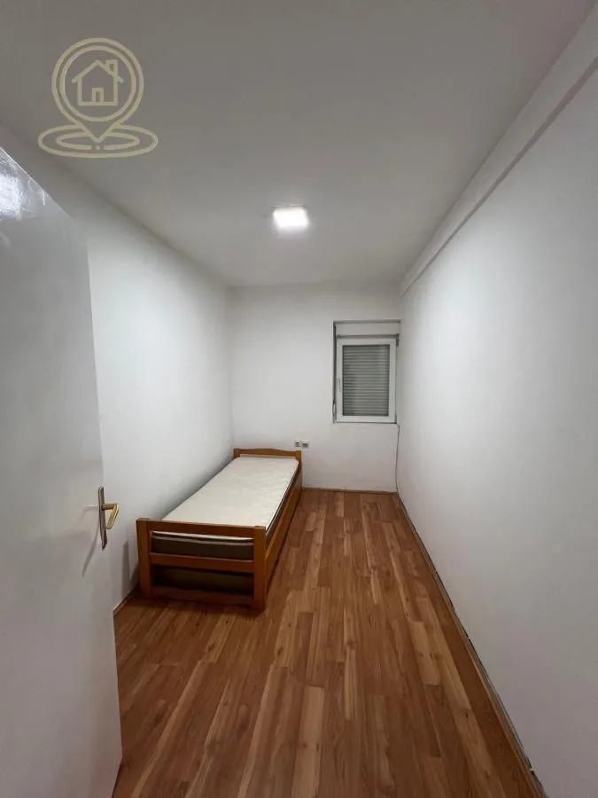Rent, office space, 85m², Medijana, Niš
