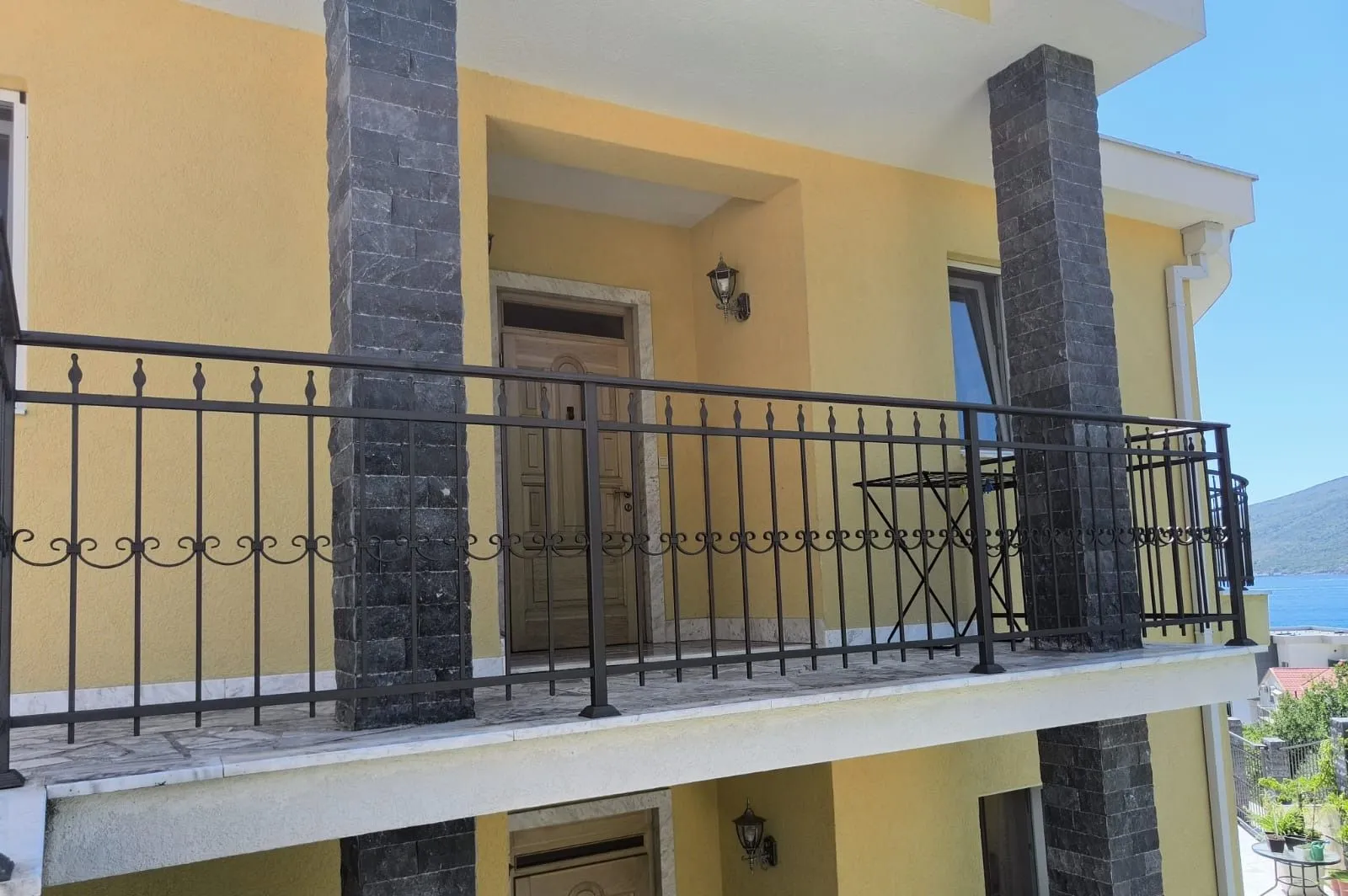 Izdavanje, trosoban stan, 147m², Đenovići, Herceg Novi