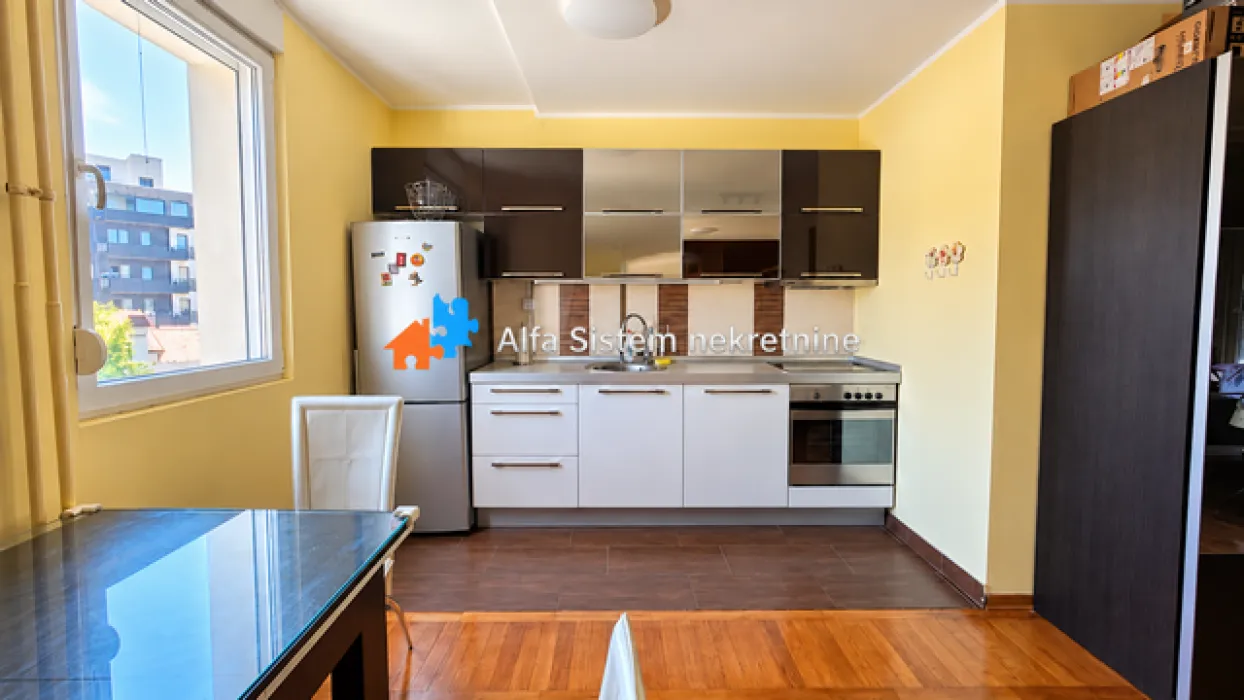 Izdavanje, dvosoban stan, 75m², Južni Bulevar, Vračar Sve Podlokacije