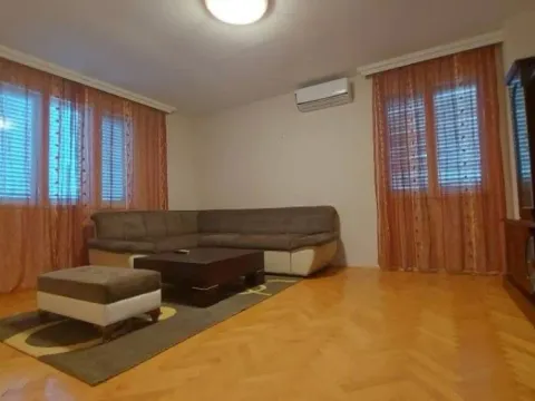 Izdavanje, dvosoban stan, 92m², Dalmatinska ulica, Podgorica - image 1