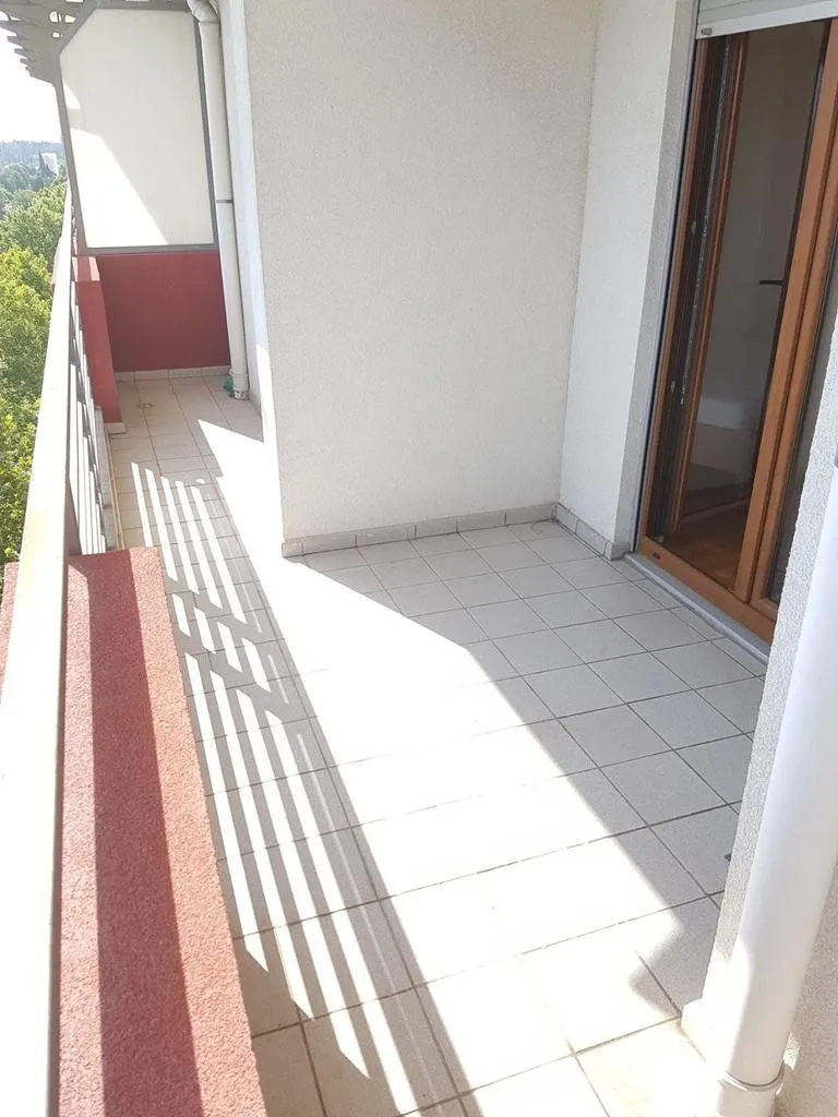 Izdavanje, dvosoban stan, 81m², Centar, Podgorica