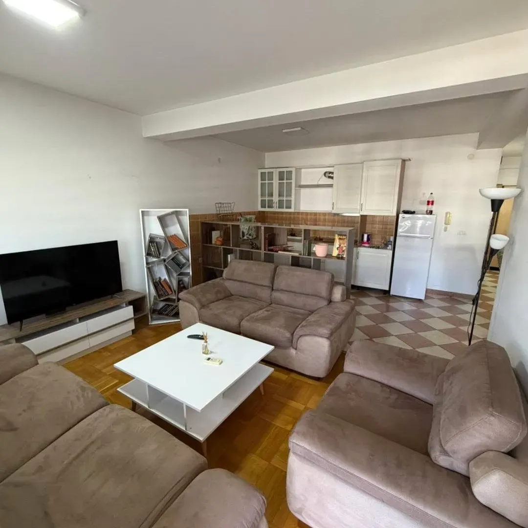 Izdavanje, dvosoban stan, 74m², Popovići, Bar