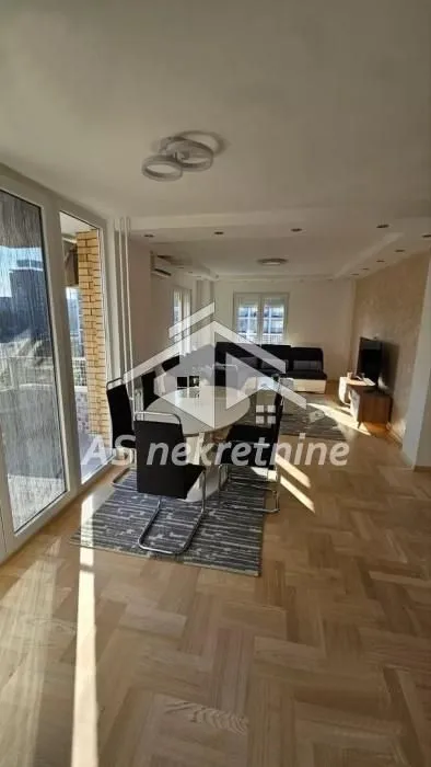 Izdavanje, trosoban stan, 69m², Novi Beograd Sve Podlokacije, Beograd