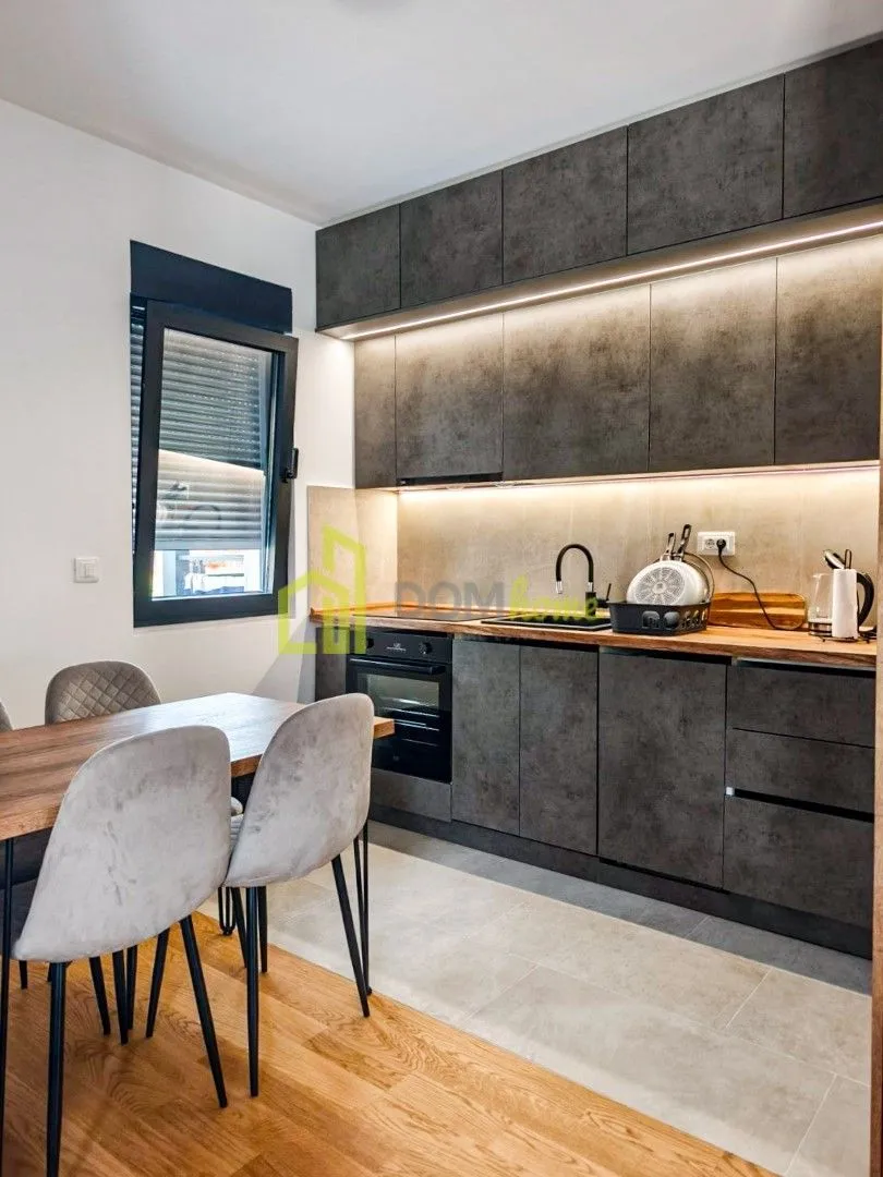 Izdavanje, dvosoban stan, 54m², Bijela, Herceg Novi
