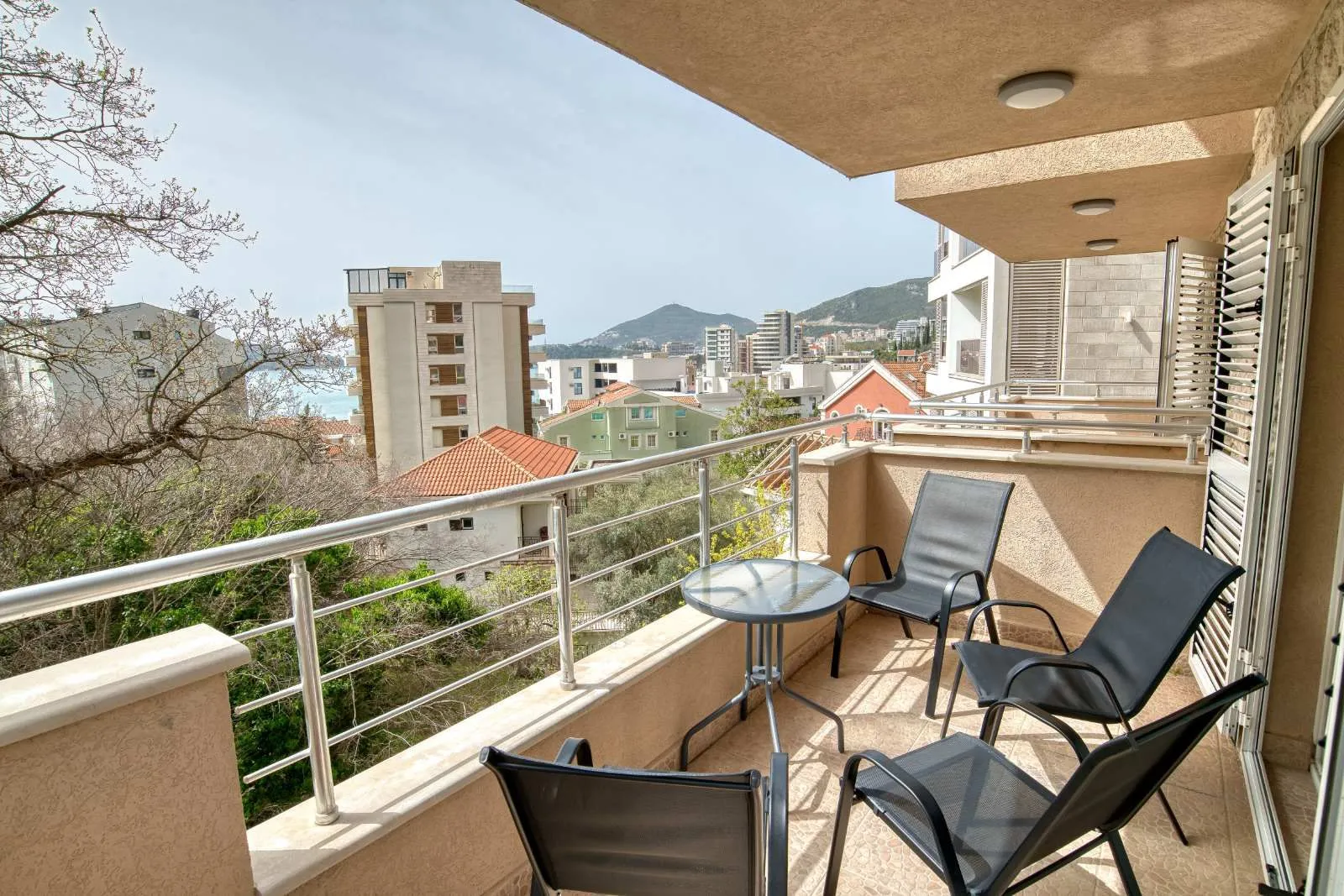 Rent, one bedroom apartment, 51m², Rafailovići, Budva