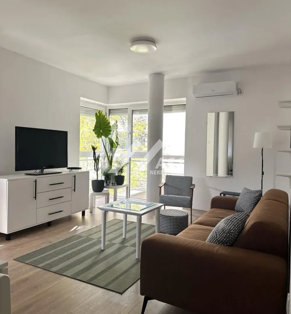 Izdavanje, dvosoban stan, 52m², Bulevar Oslobodjenja, Novi Sad Sve Podlokacije