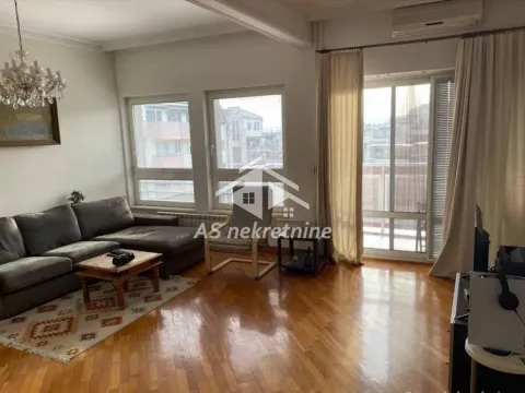 Izdavanje, trosoban stan, 80m², Stari Grad, Beograd