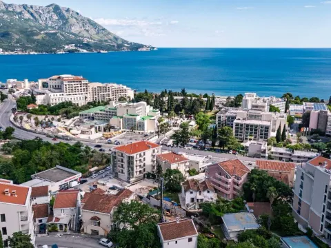 Sale, studio apartment, 28m², Bečići, Budva - image 1