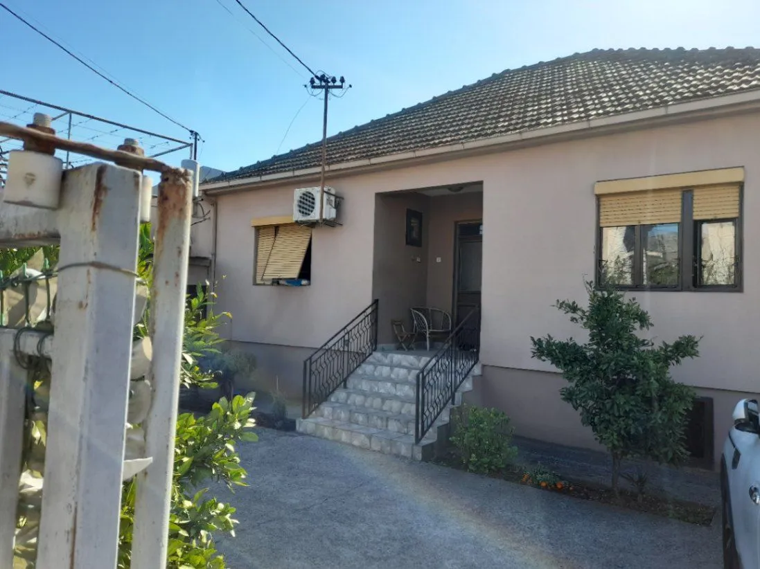 Sale, house, 175m², Tološi, Podgorica