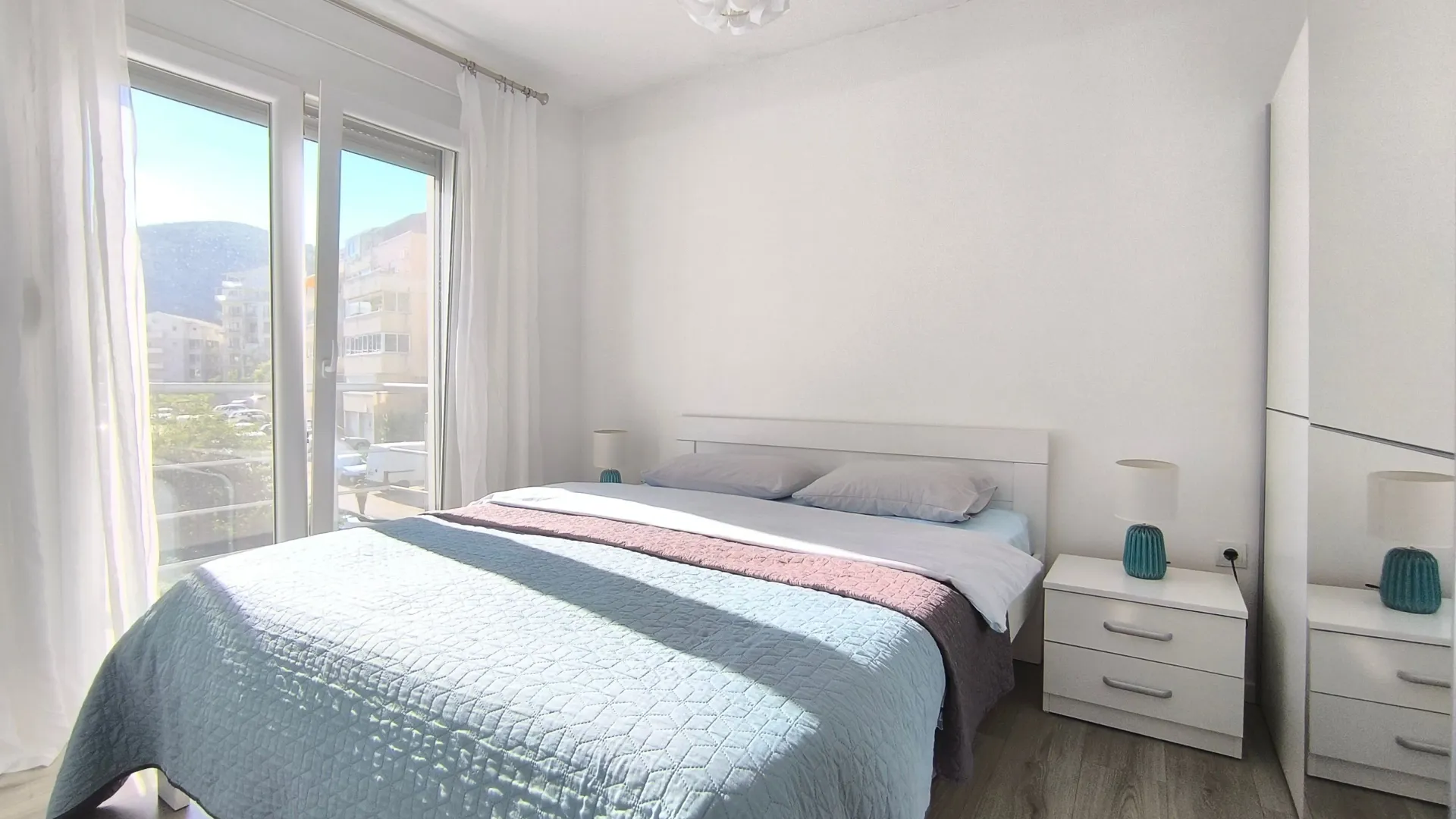 Izdavanje, jednosoban stan, 90m², Lazi, Budva