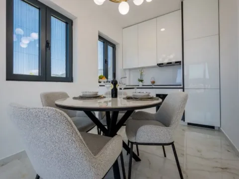 Izdavanje, jednosoban stan, 59m², Tivat, Crna Gora - image 4