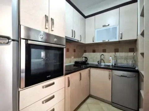 Izdavanje, jednosoban stan, 49m², City Kvart, Podgorica