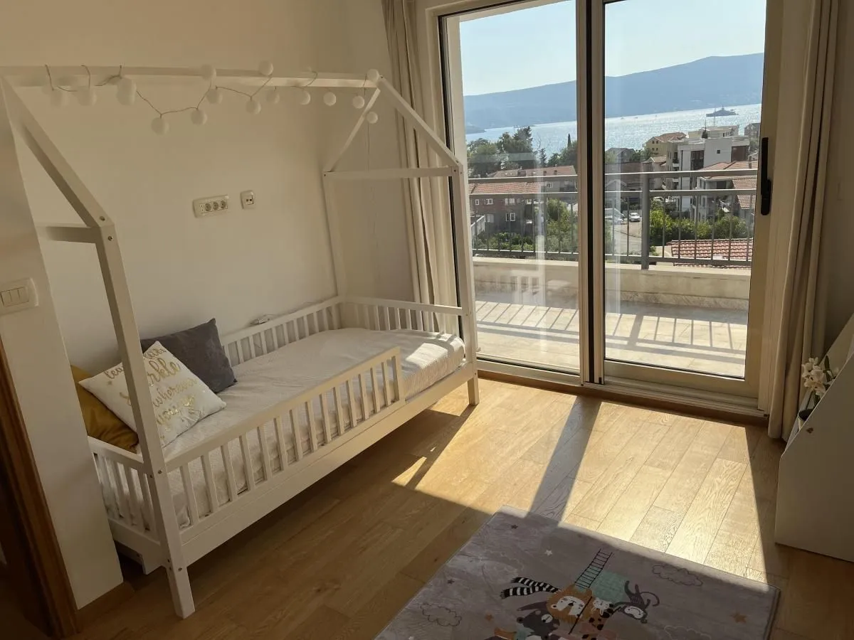 Prodaja, trosoban stan, 99m², Kalimanj, Tivat