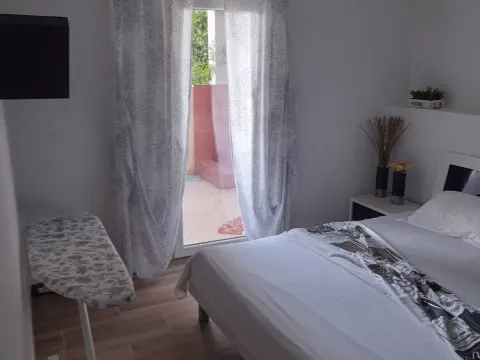 Rent, two bedroom apartment, 75m², Budva, Crna Gora - image 19