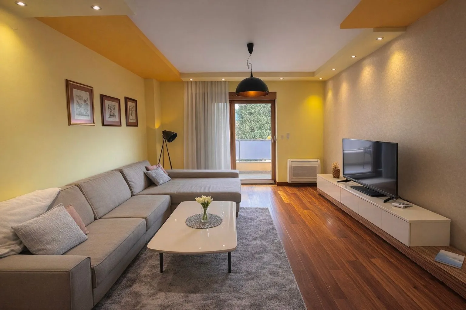 Izdavanje, dvosoban stan, 75m², Centar, Podgorica