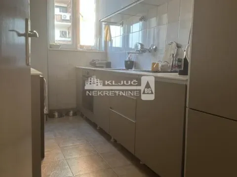 Sale, four bedroom apartment, 117m², Kalenić Pijaca, Vračar Sve Podlokacije - image 4