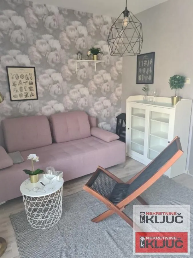 Izdavanje, garsonjera, 21m², Centar, Novi Sad