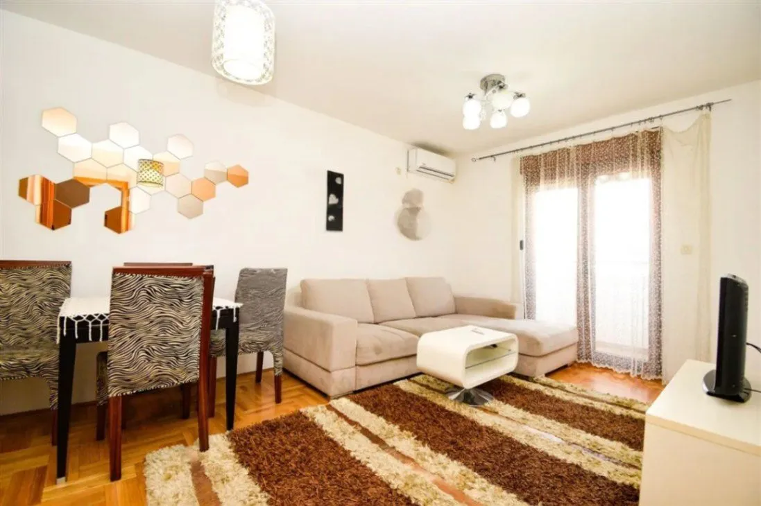 Izdavanje, jednosoban stan, 45m², Stari Aerodrom, Podgorica