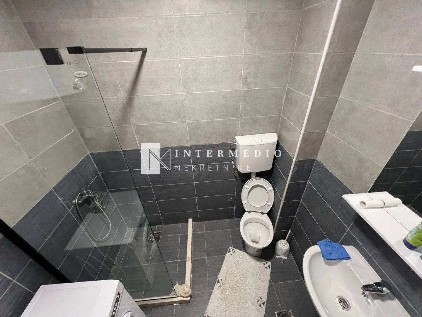 Izdavanje, dvosoban stan, 80m², Zelenika, Herceg Novi
