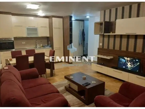 Izdavanje, dvosoban stan, 55m², Čubura, Beograd