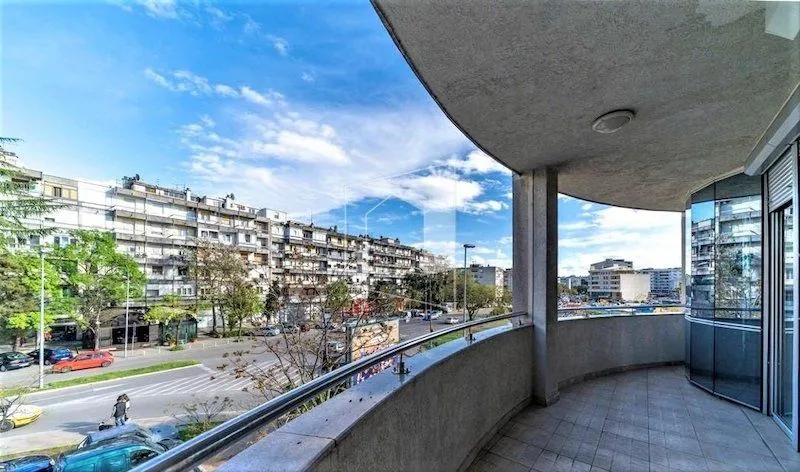 Izdavanje, stan, 140m², Preko Morače, Podgorica