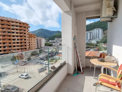 Rent, one bedroom apartment, 49m², Budva, Crna Gora - image 11