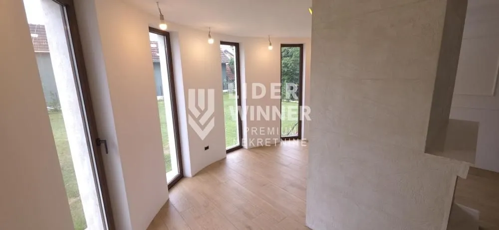 Sale, house, 250m², Surčin, Beograd