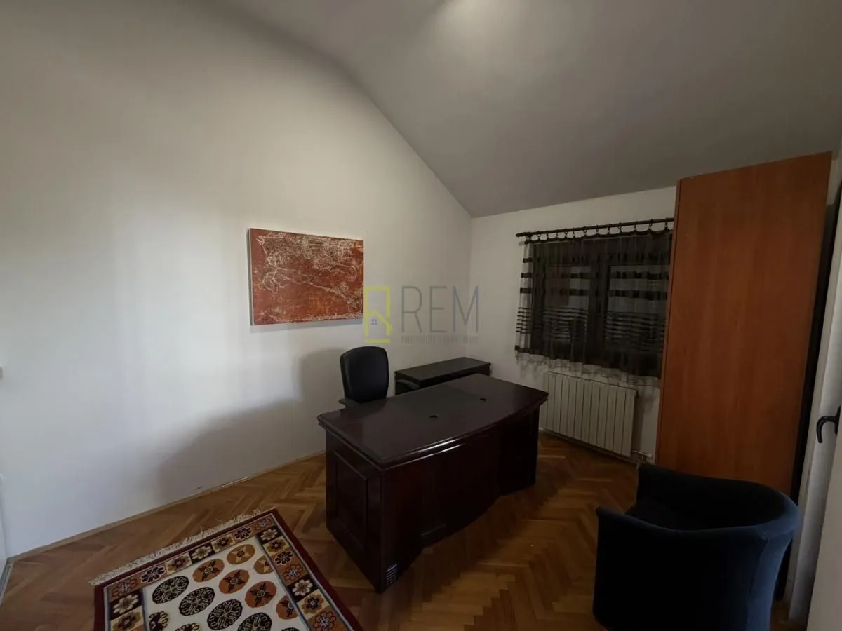 Rent, house, 280m², Gorica C, Podgorica