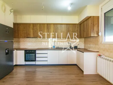 Izdavanje, kuća, 350m², Beri, Podgorica - image 16