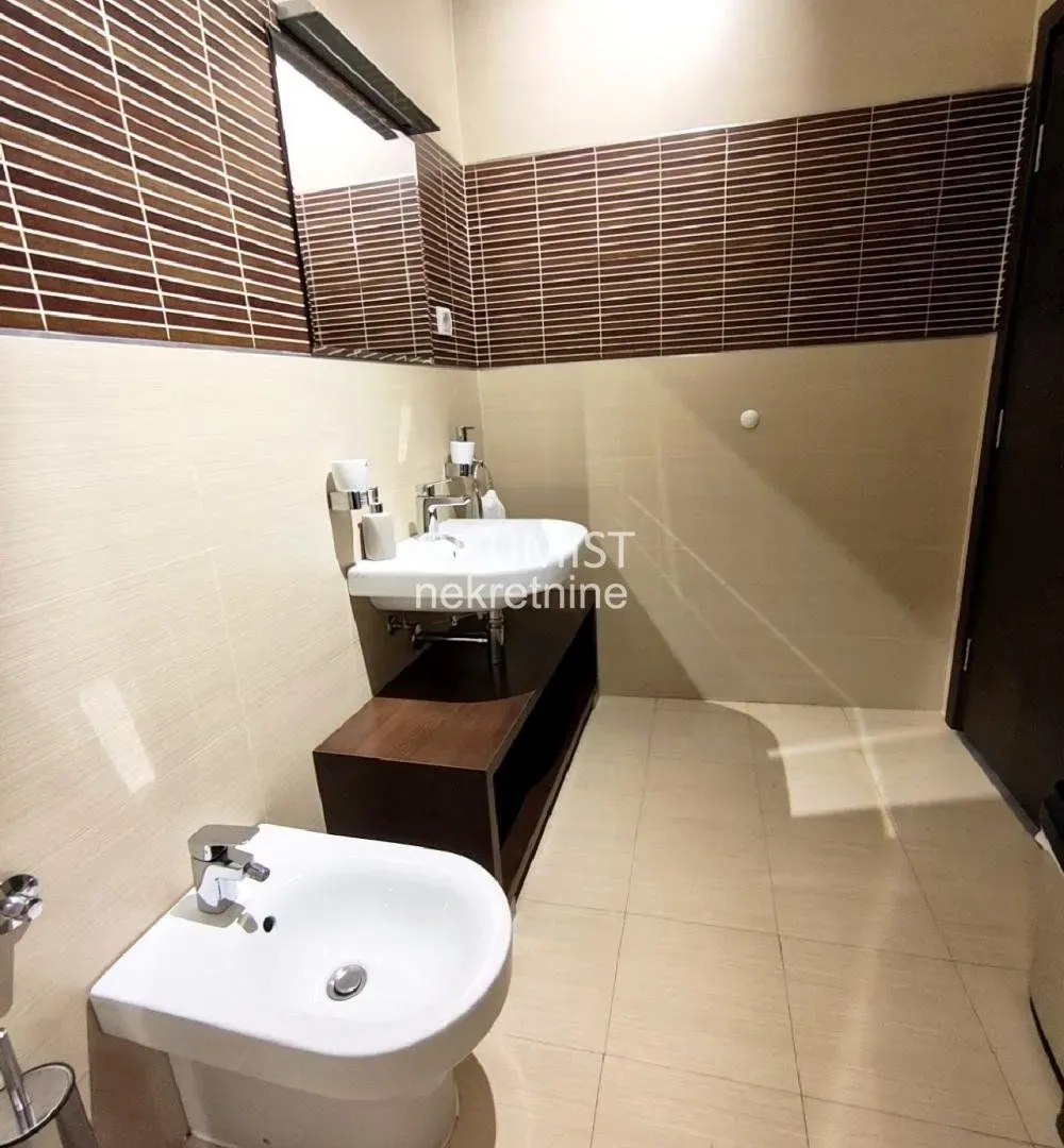 Prodaja, četvorosoban stan, 109m², Stari Grad, Beograd