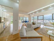 Izdavanje, trosoban stan, 150m², Dukley Gardens, Budva - image 1