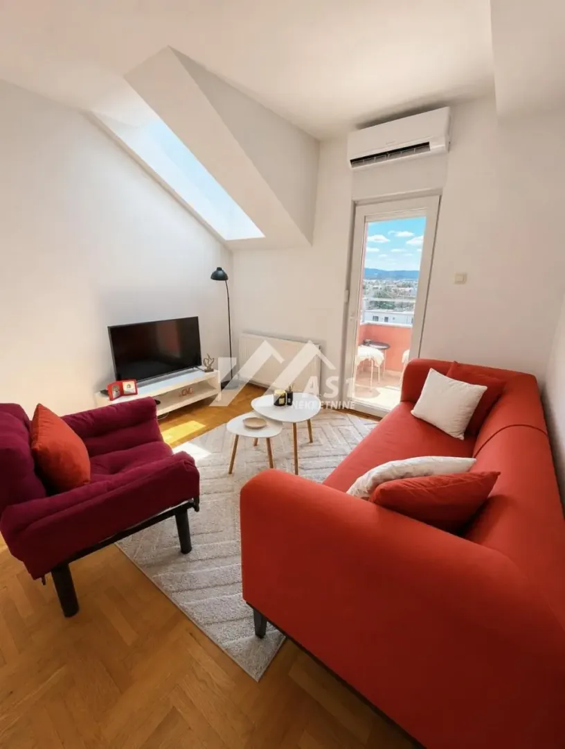 Izdavanje, jednosoban stan, 36m², Bulevar Evrope, Novi Sad Sve Podlokacije