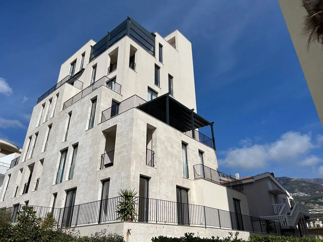 Rent, one bedroom apartment, 83m², Bečići, Budva