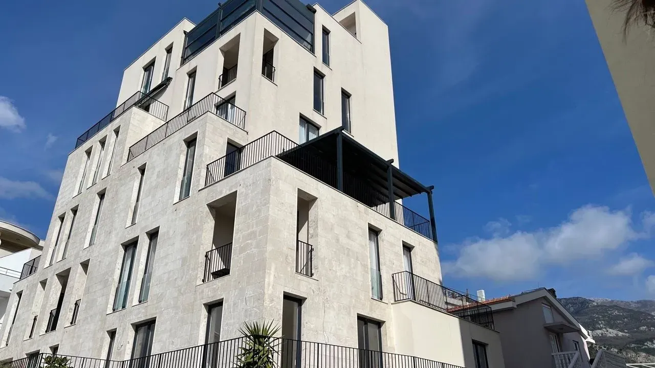 Rent, one bedroom apartment, 83m², Bečići, Budva