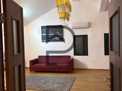Izdavanje,  stan, 150m2, Tološi, Podgorica