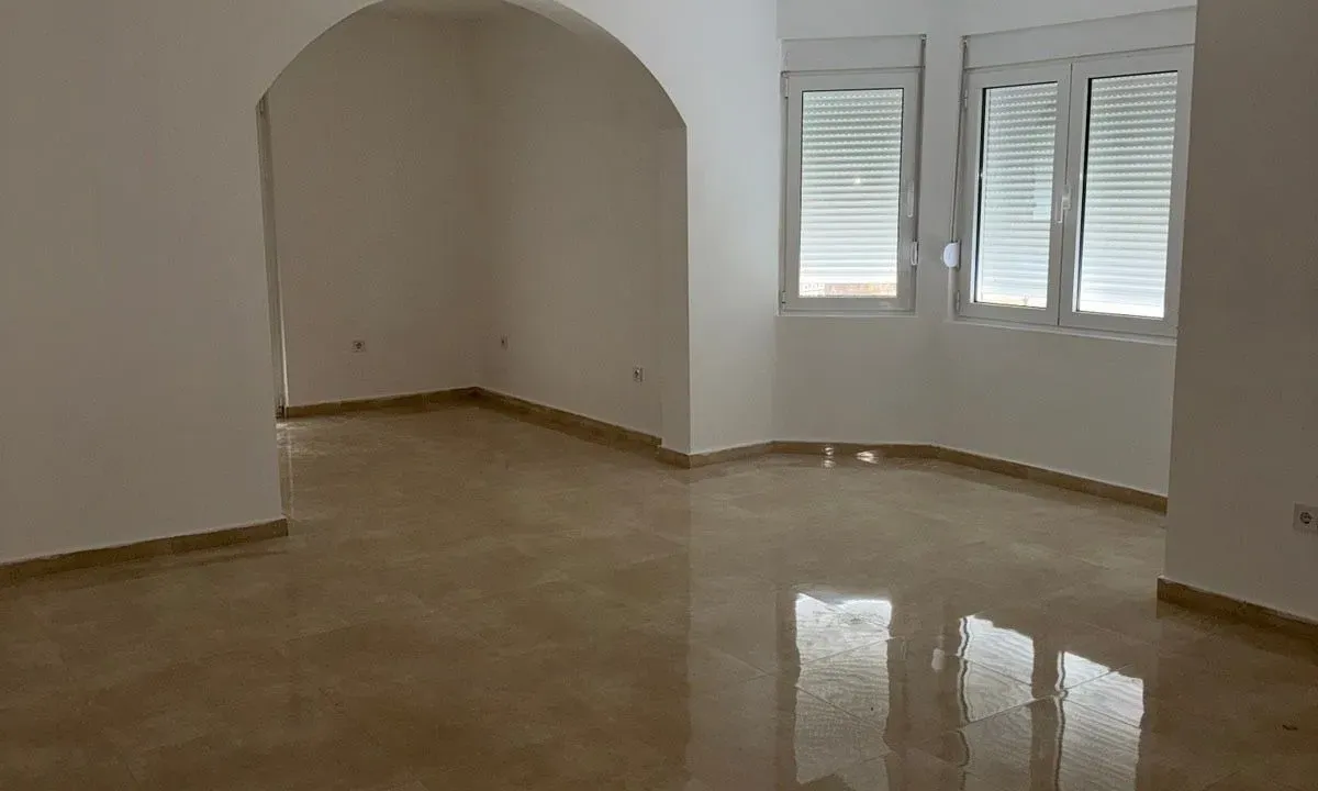 Rent, house, 500m², Stari Aerodrom, Podgorica