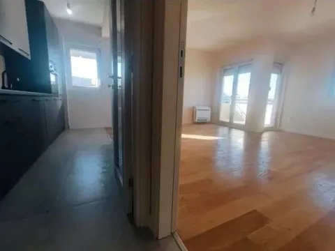 Izdavanje, dvosoban stan, 74m², Central Point, Podgorica - image 9