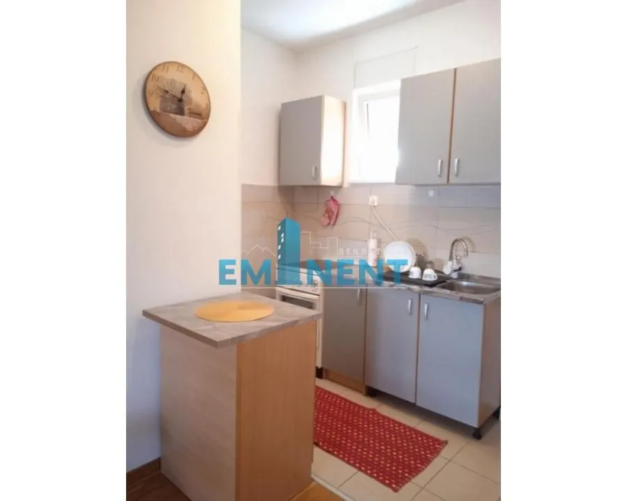 Izdavanje, dvosoban stan, 48m², Uciteljsko Naselje, Zvezdara Sve Podlokacije