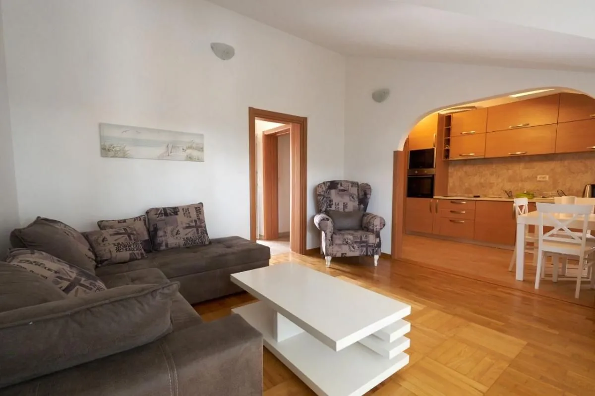 Rent, two bedroom apartment, 70m², Centar, Tivat