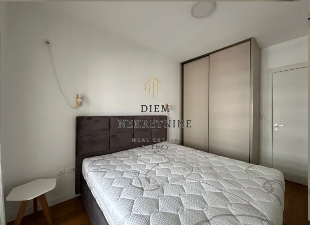 Izdavanje, jednosoban stan, 49m², Central Point, Podgorica