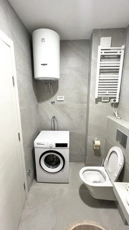 Izdavanje, jednosoban stan, 47m², Central Point, Podgorica