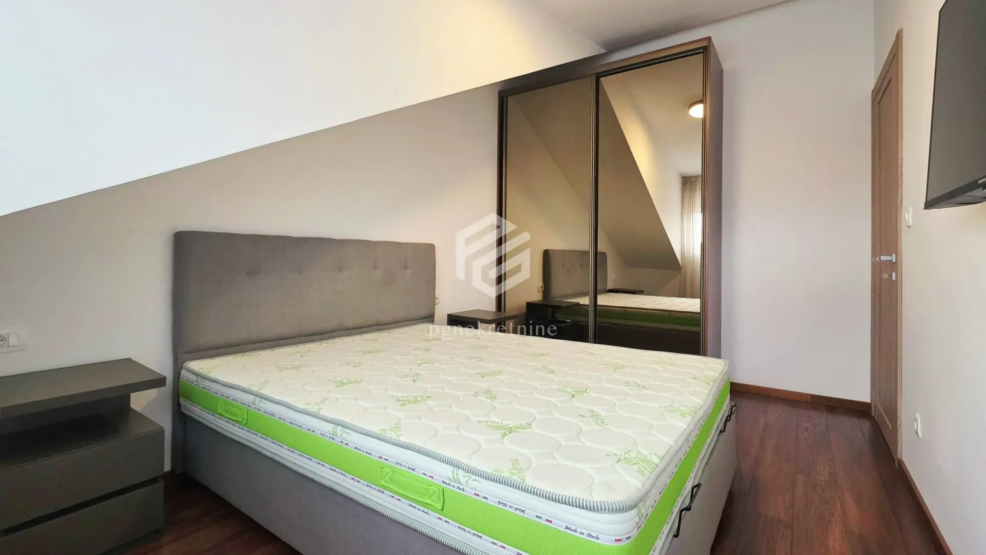 Izdavanje, dvosoban stan, 85m², Master Kvart, Podgorica
