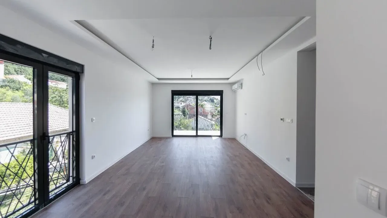 Prodaja, trosoban stan, 82m², Tivat, Crna Gora