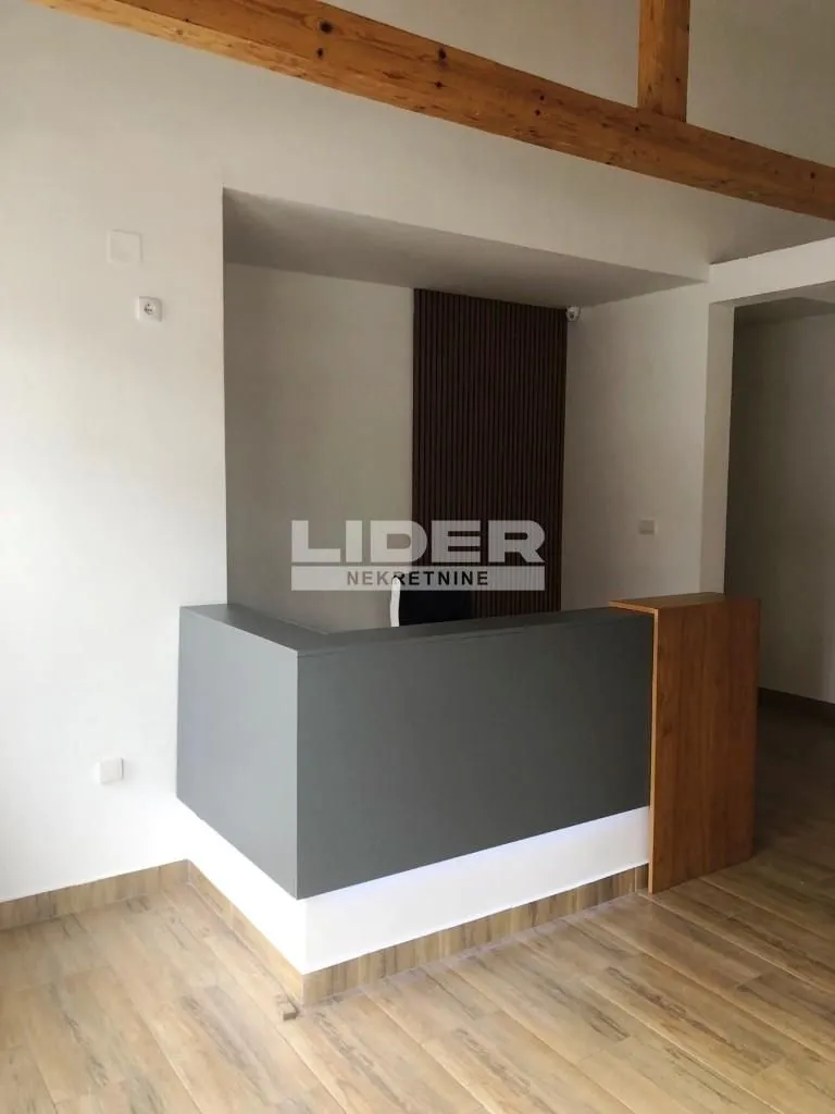Rent, office space, 325m², Surčin, Beograd