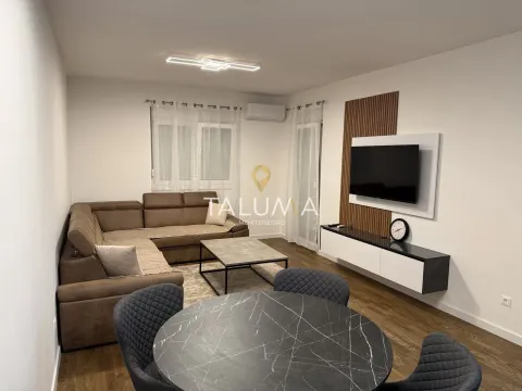 Izdavanje, dvosoban stan, 72m², Stari Aerodrom, Podgorica - image 1