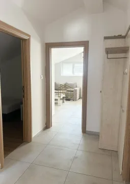 Izdavanje, dvosoban stan, 50m², Zlatica, Podgorica - image 3